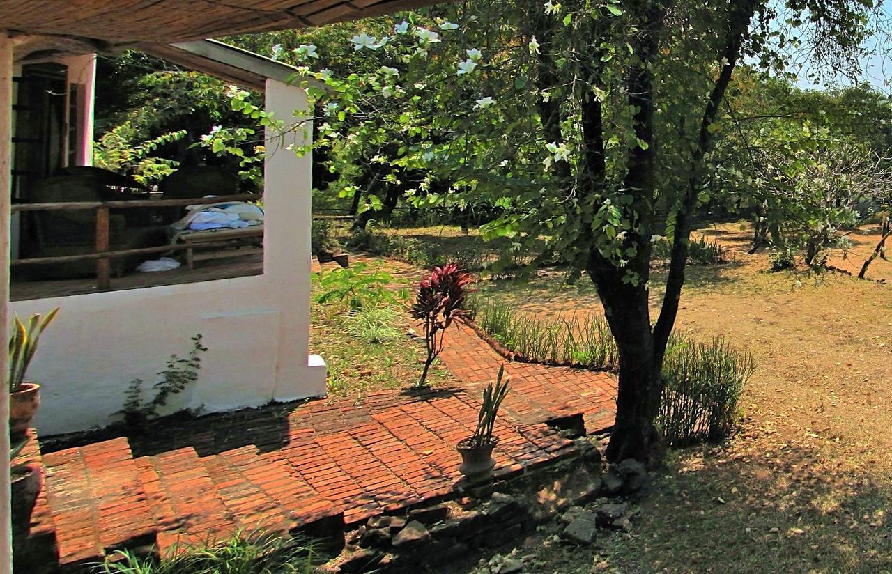 Njaya Lodge Nkhata Bay Екстер'єр фото